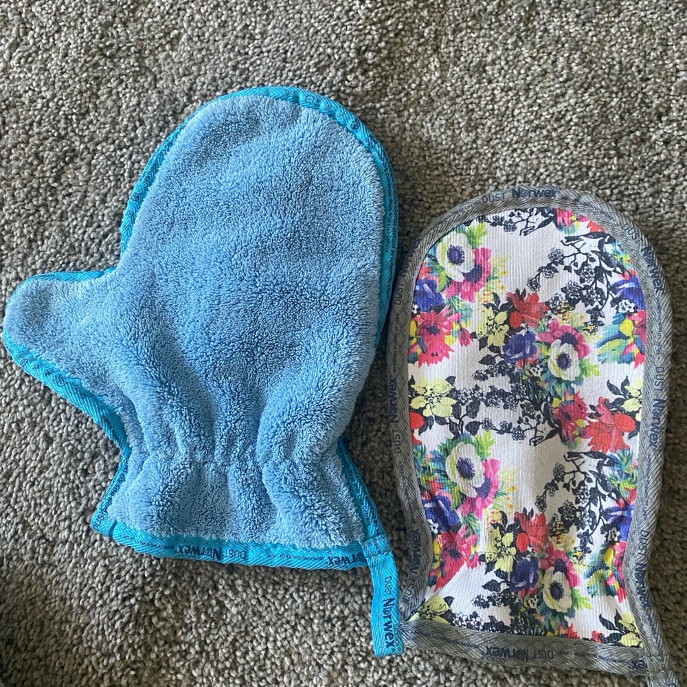 Norwex Dusting & Cleaning Mitt (floral print one is Window Cloth AND Dusting)